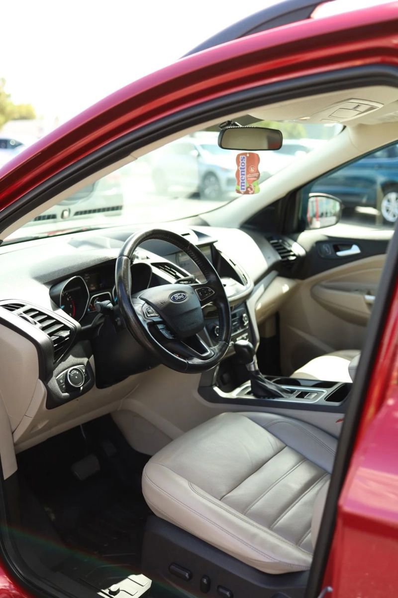 Used 2017 Ford Escape SE w/ SE Leather Comfort Package image 17