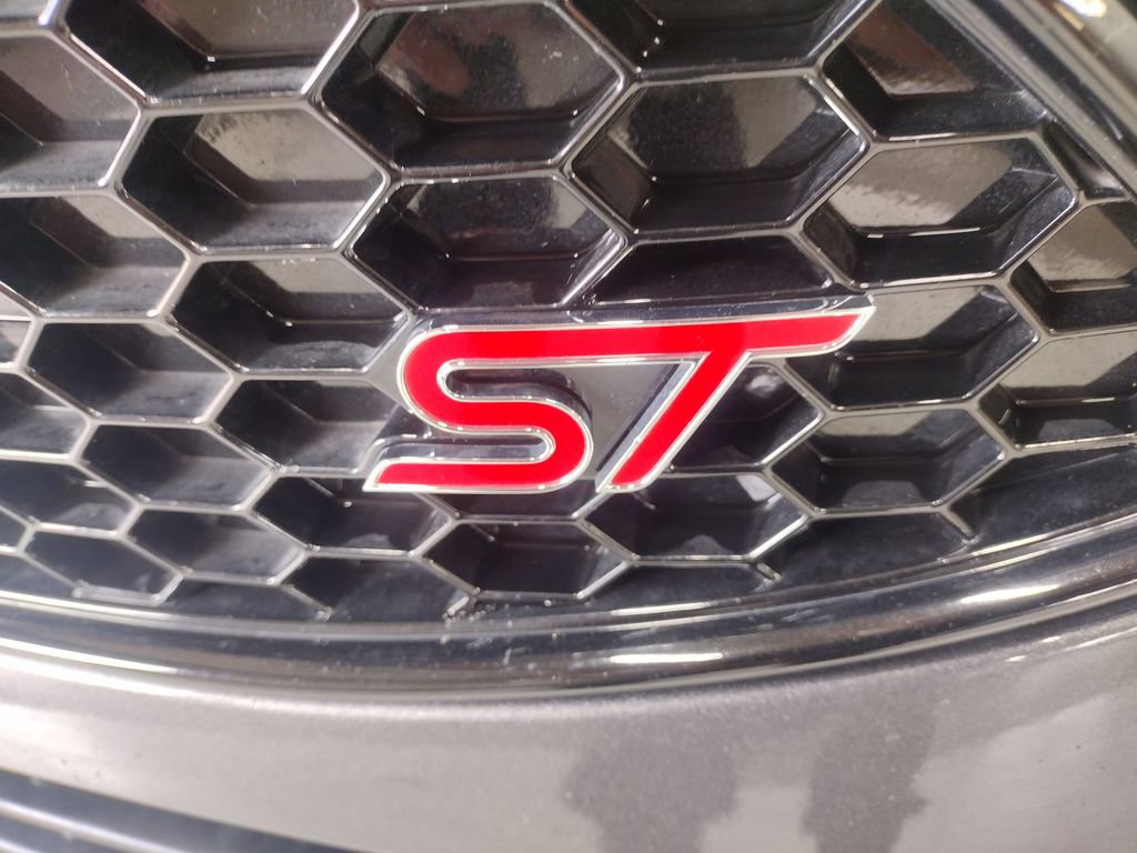 Used 2017 Ford Focus ST image 5