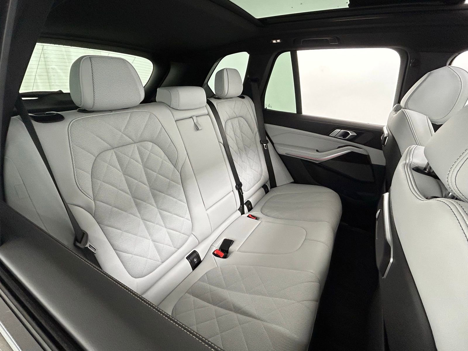 Used 2025 BMW X5 xDrive40i w/ M Sport Package image 41