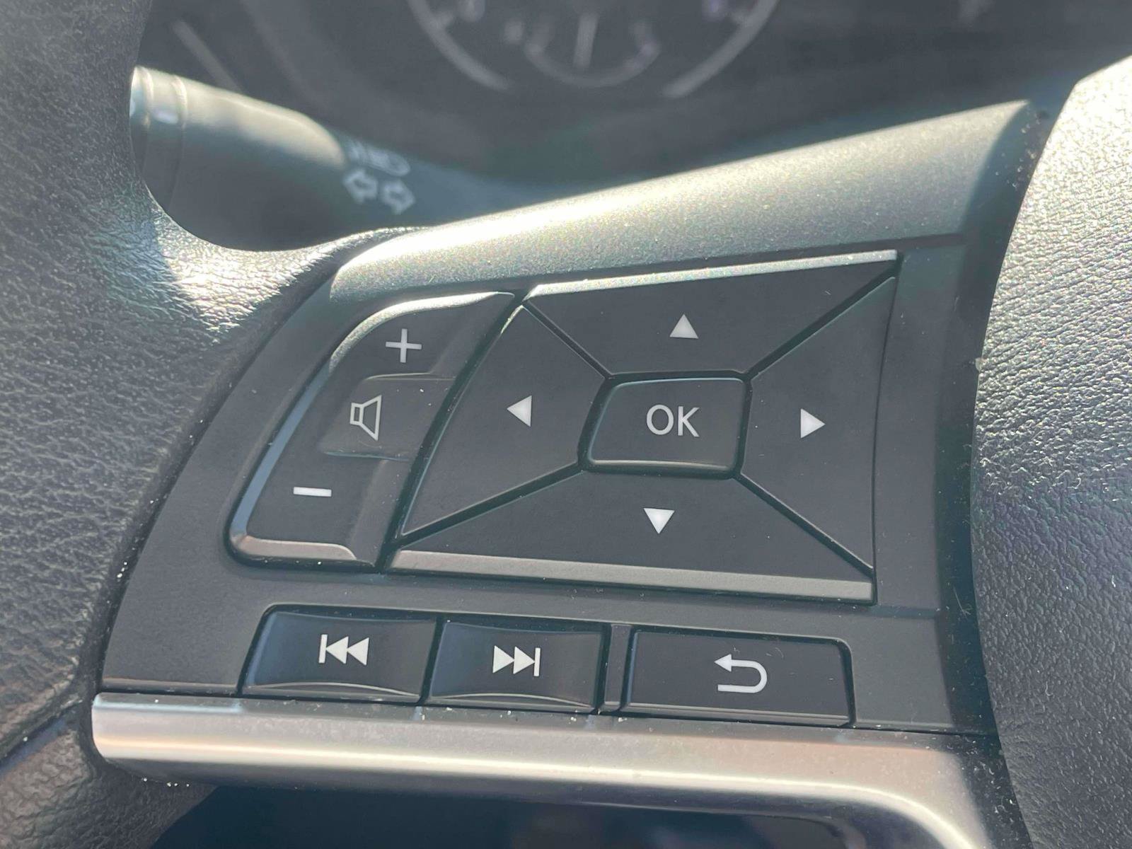 Used 2024 Nissan Sentra SV FWD image 18