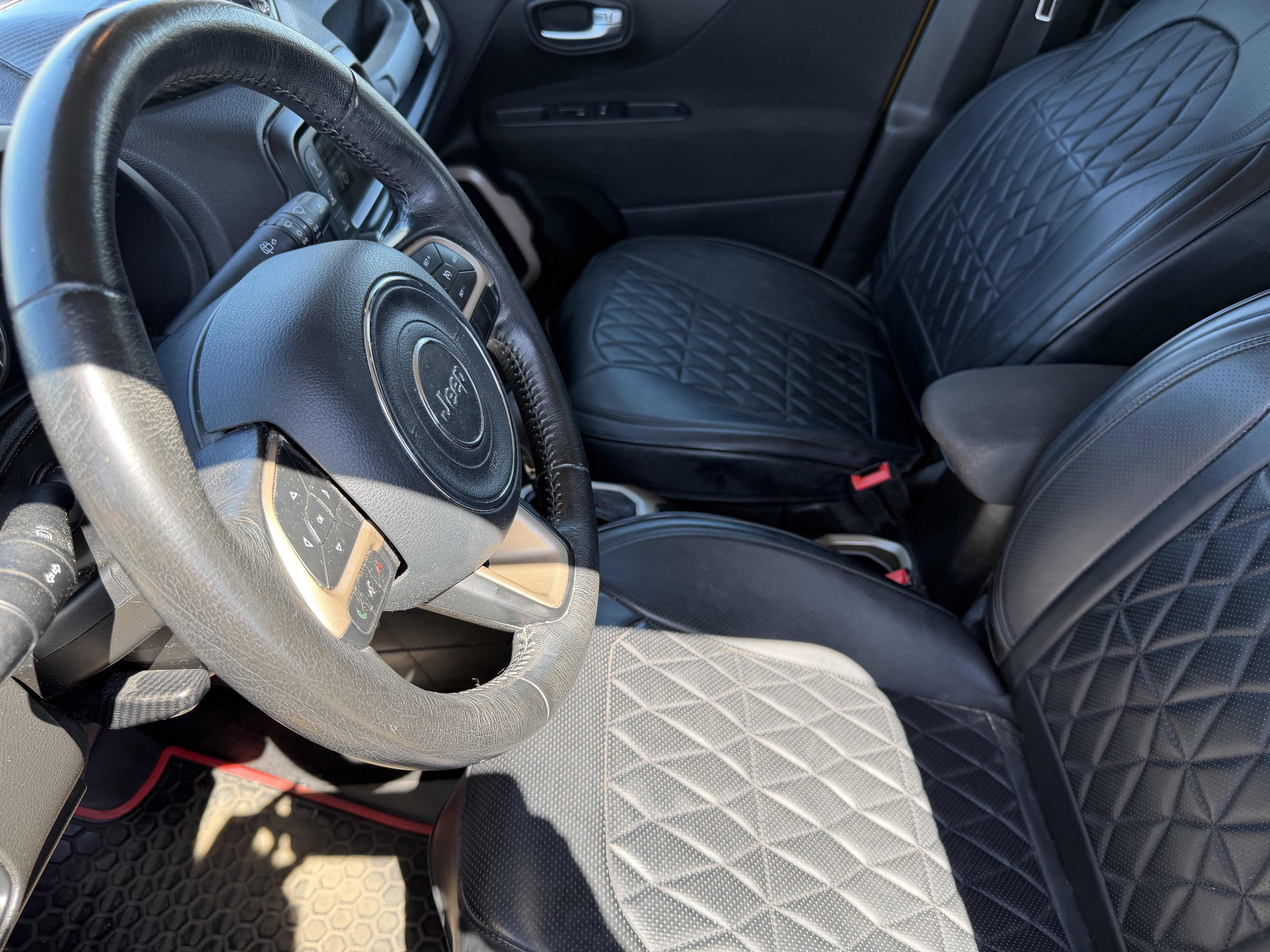 Used 2015 Jeep Renegade Latitude w/ Popular Equipment Group AWD/4WD image 10