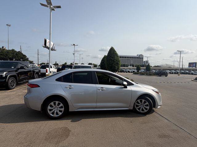 Certified 2025 Toyota Corolla LE FWD image 4