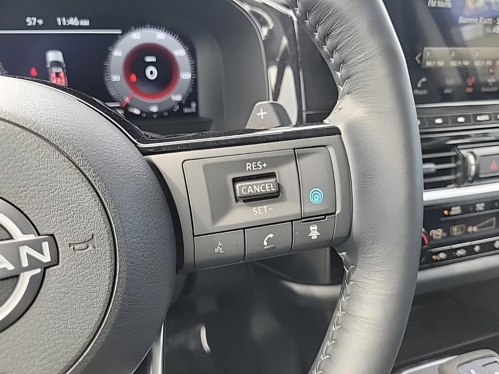 Used 2024 Nissan Pathfinder Platinum image 18