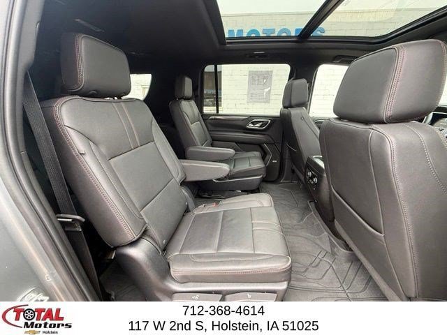 Used 2023 Chevrolet Suburban RST w/ Luxury Package AWD/4WD image 17