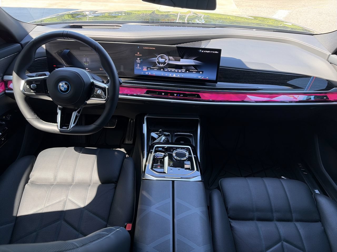Used 2025 BMW i7 eDrive50 w/ Executive Package RWD image 29