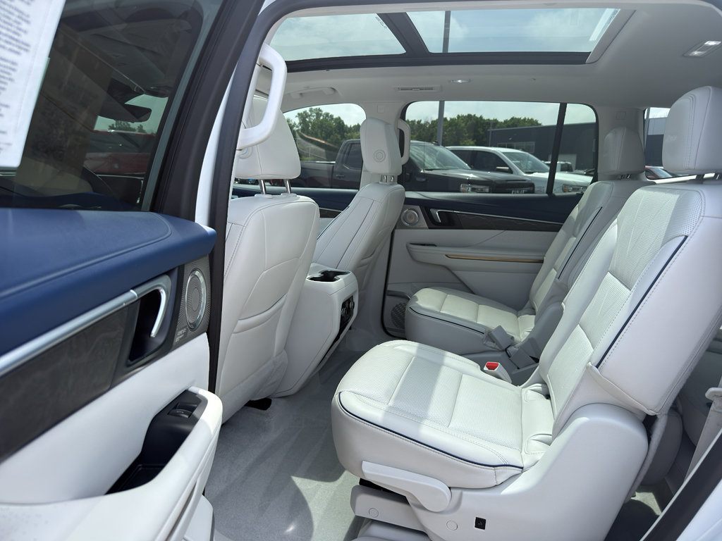Certified 2025 Buick Enclave Avenir w/ Super Cruise Package FWD image 29