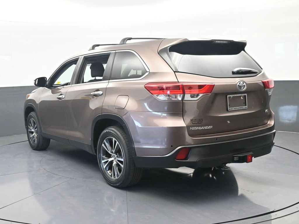 Used 2019 Toyota Highlander LE FWD image 4