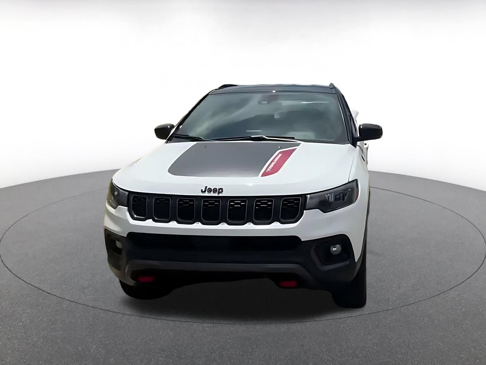 Used 2025 Jeep Compass Trailhawk AWD/4WD image 4