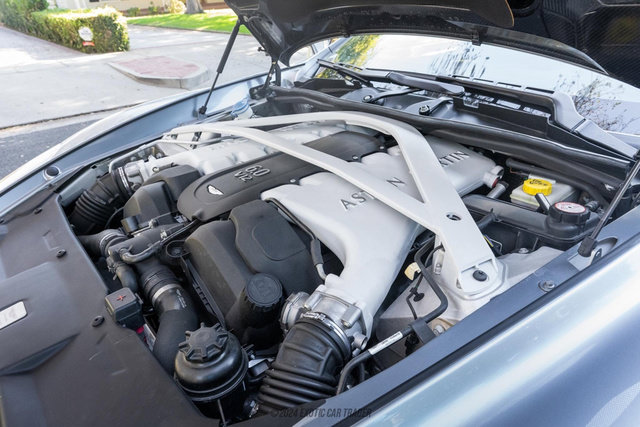 Used 2014 Aston Martin Vanquish Coupe RWD image 17