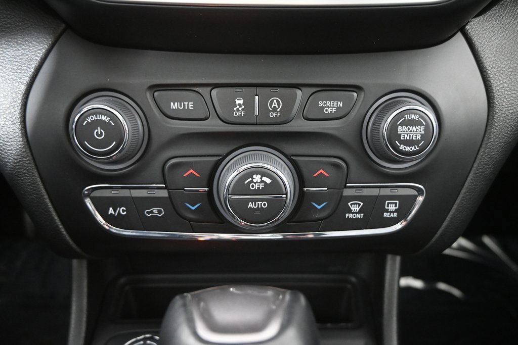 Used 2022 Jeep Cherokee Limited image 30