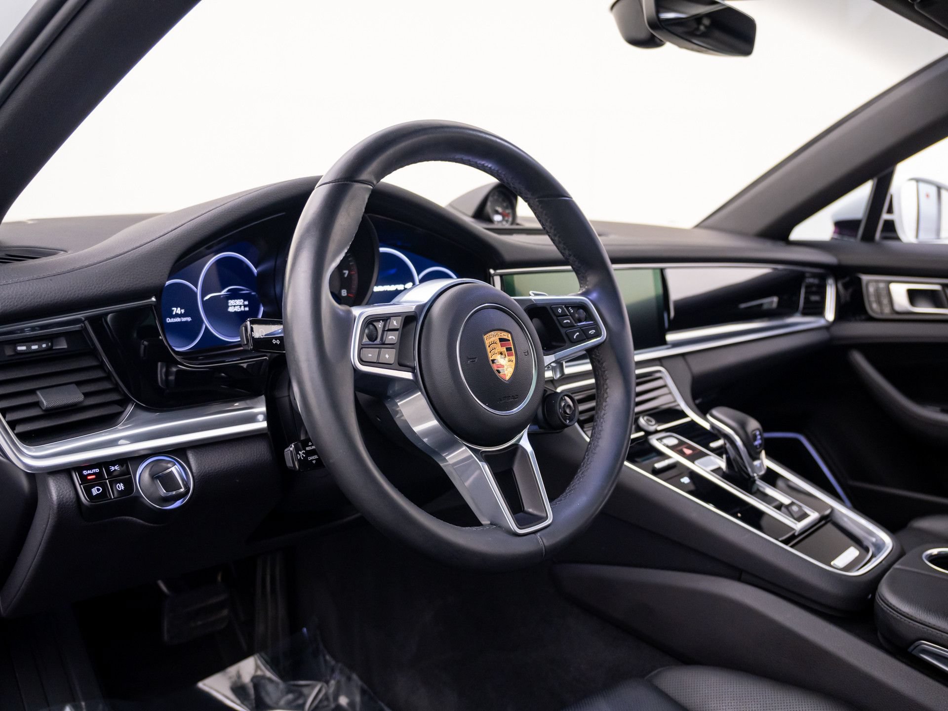 Used 2018 Porsche Panamera 4 AWD/4WD image 4