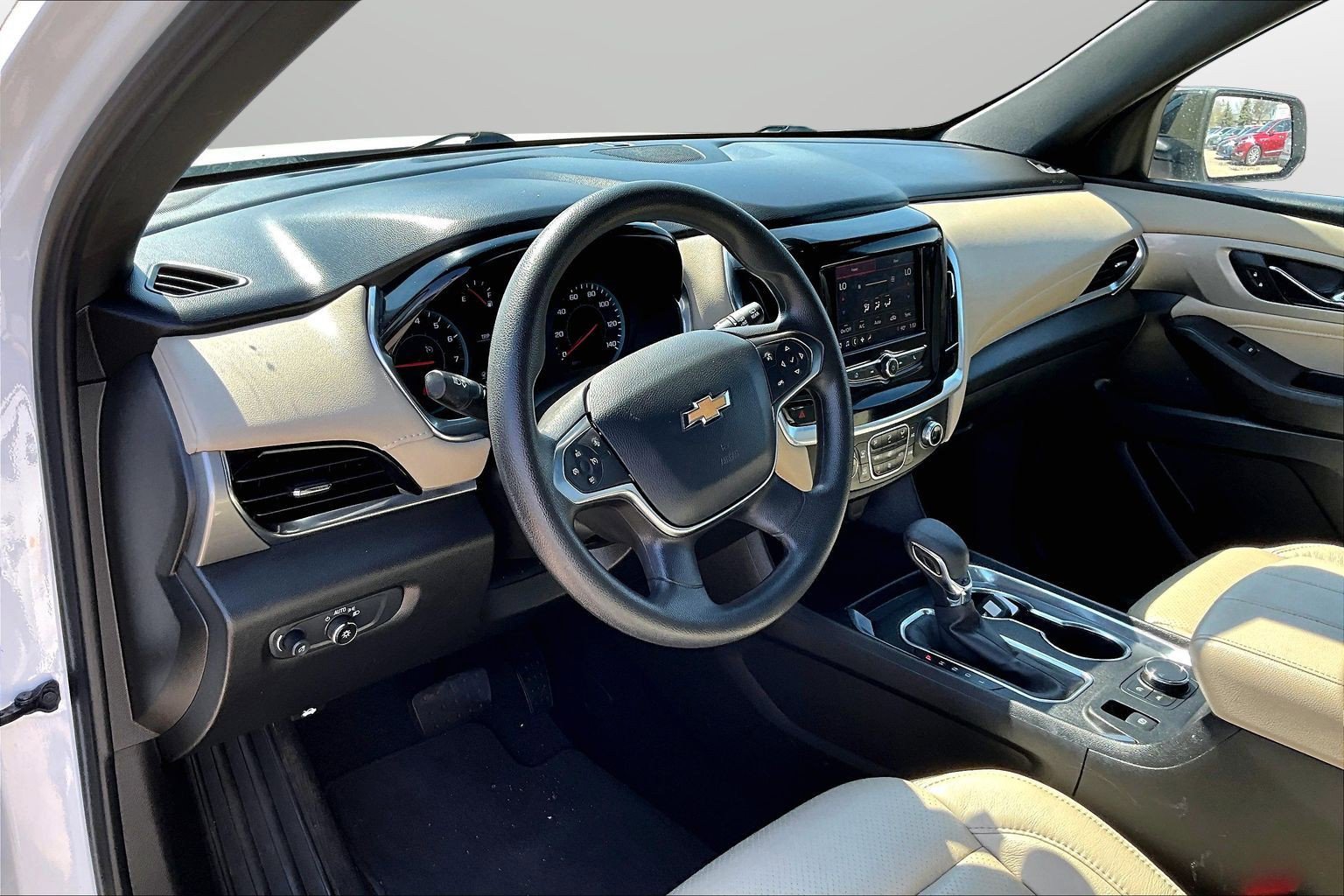 Used 2022 Chevrolet Traverse LS FWD image 20
