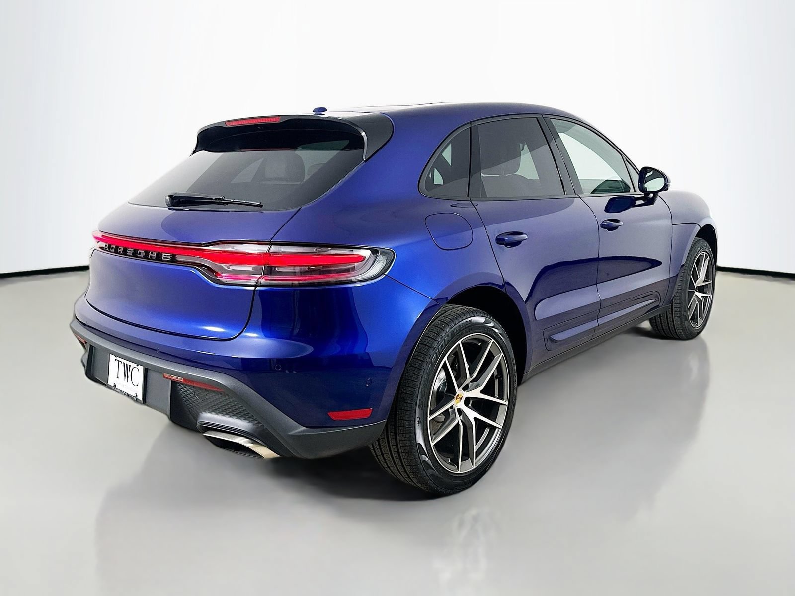 New 2026 Porsche Macan AWD/4WD image 5