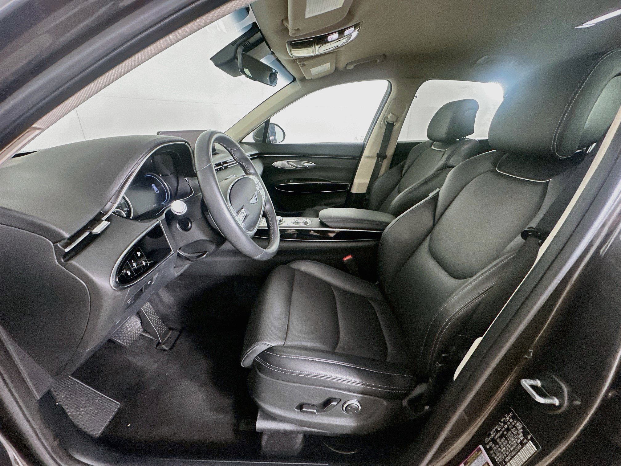 Used 2025 Genesis GV70 2.5T AWD/4WD image 13