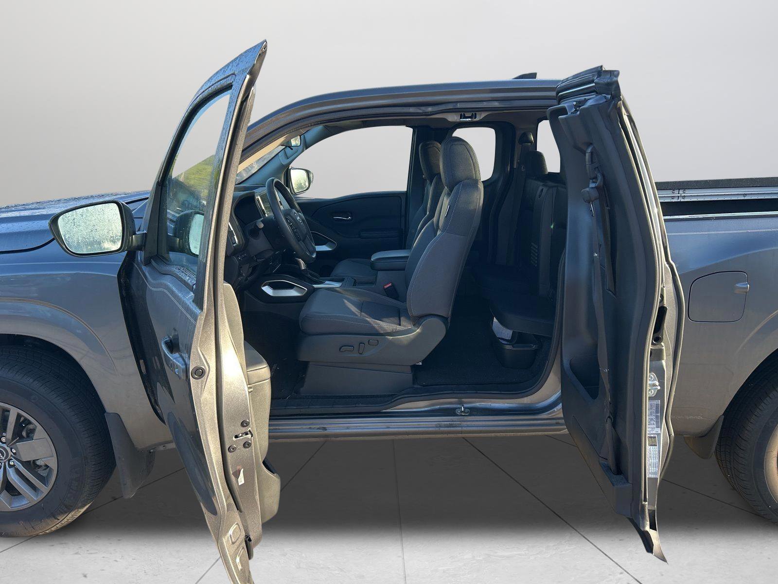 Used 2025 Nissan Frontier SV w/ SV Convenience Package image 11