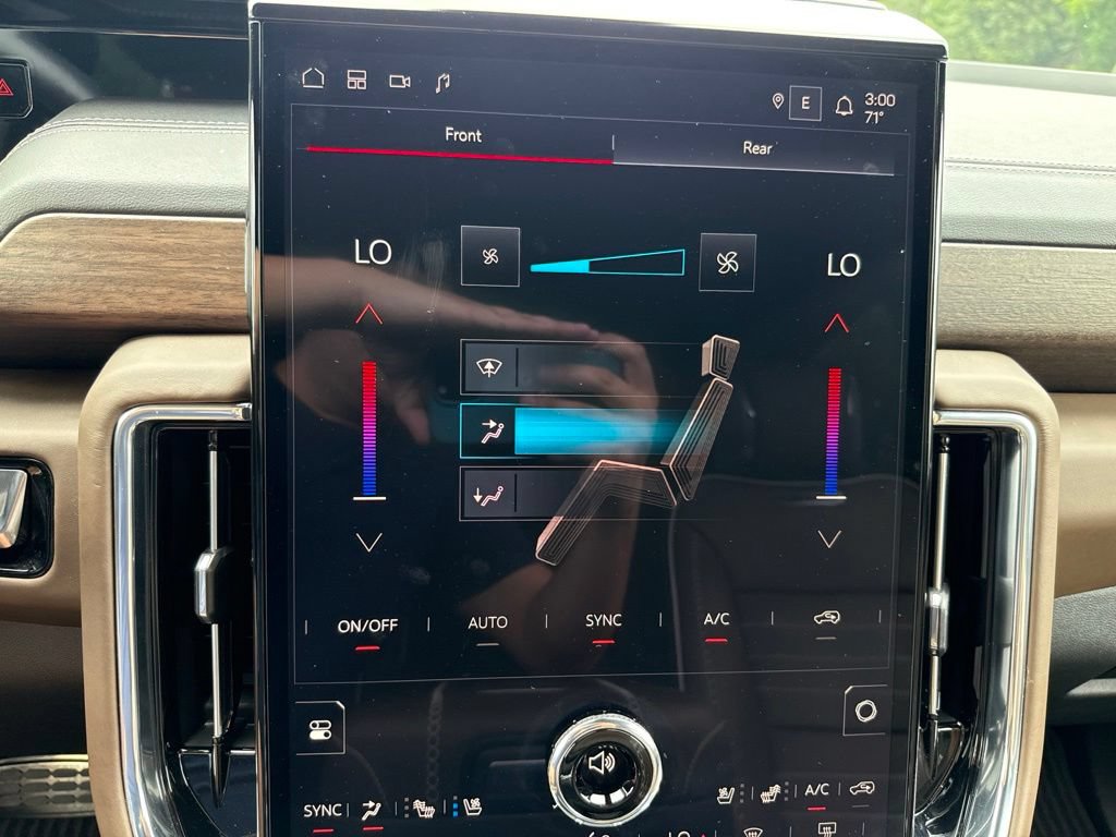 Used 2025 GMC Yukon XL Denali Ultimate AWD/4WD image 33