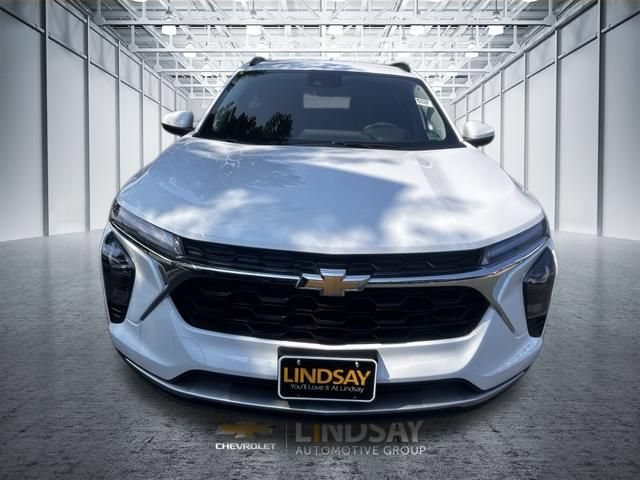 Certified 2026 Chevrolet Trax LT FWD image 2