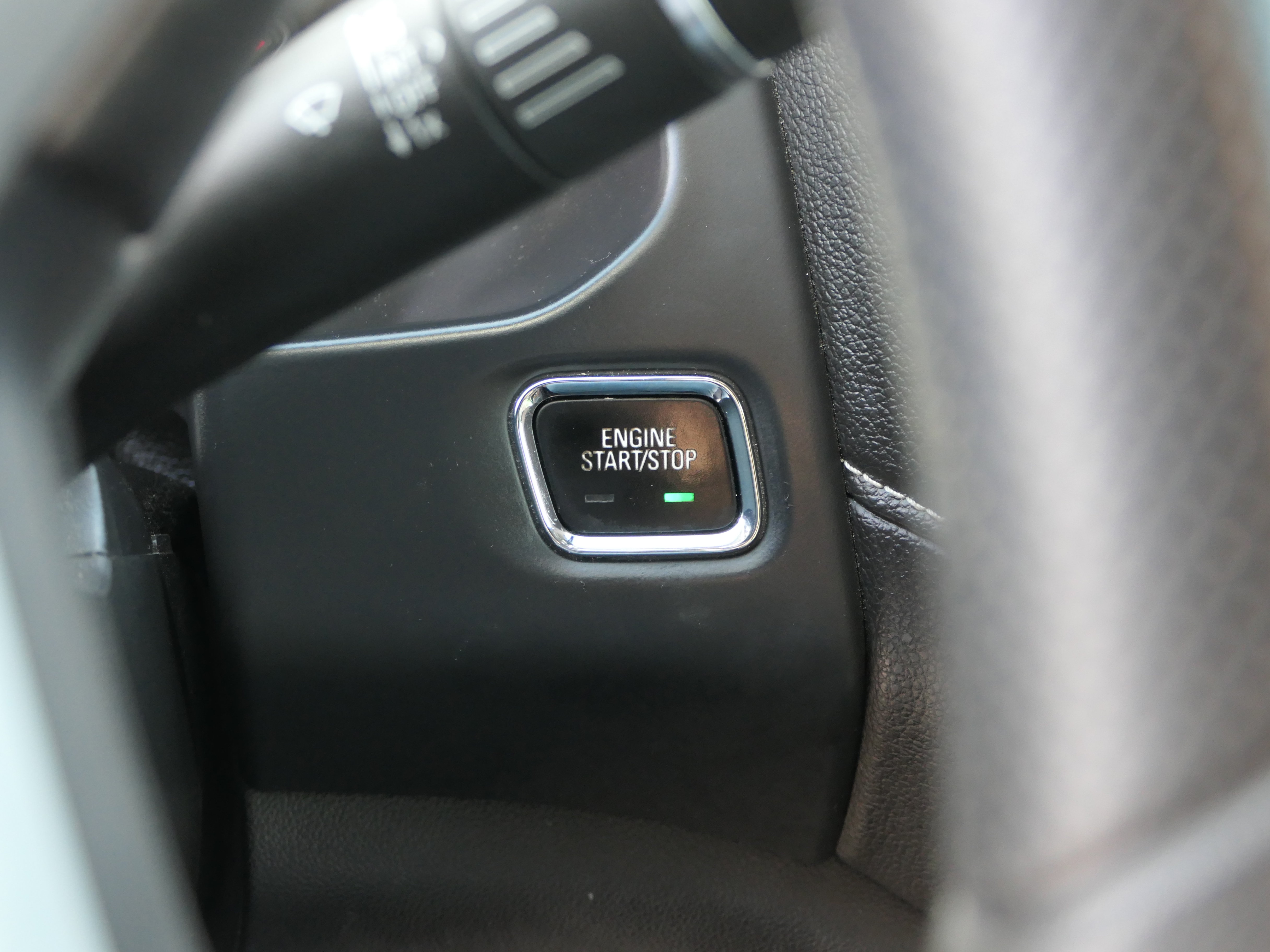 Used 2021 GMC Acadia SLE w/ Driver Convenience Package FWD image 17