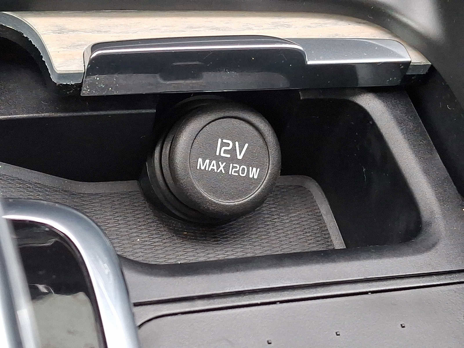 Used 2022 Volvo XC60 B5 Inscription image 19