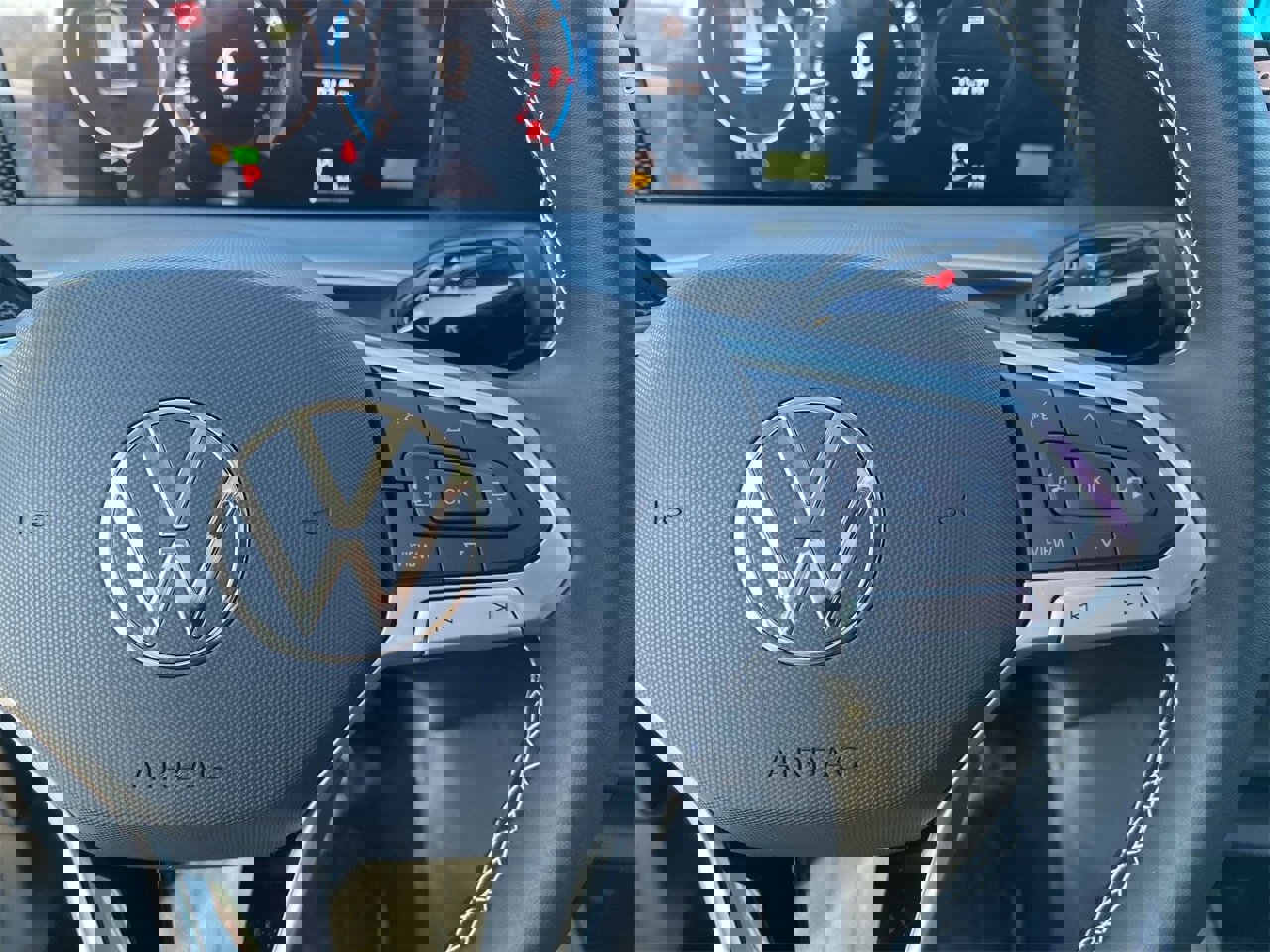 New 2025 Volkswagen Tiguan SE image 21