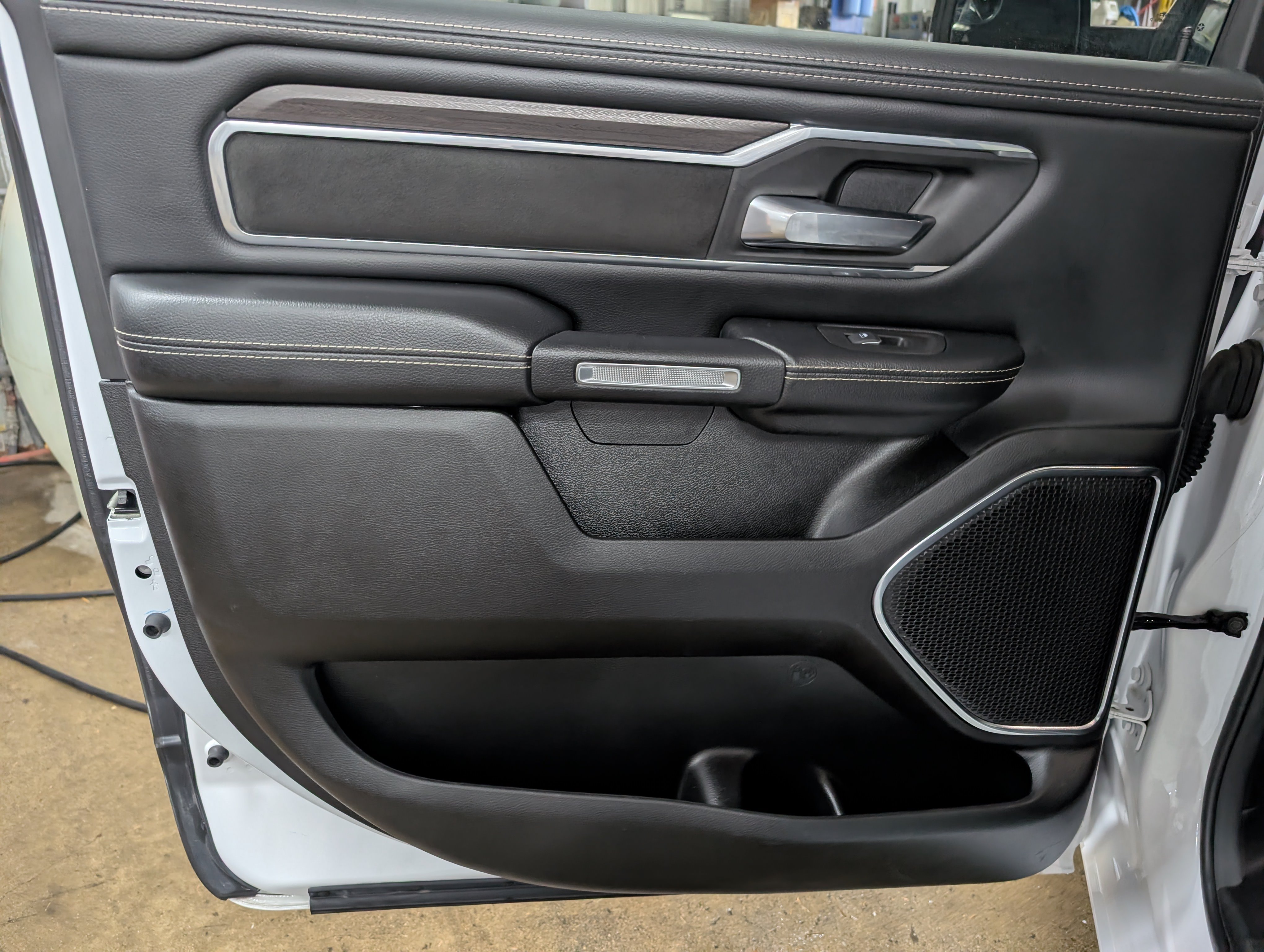 Used 2025 RAM 1500 Laramie AWD/4WD image 6