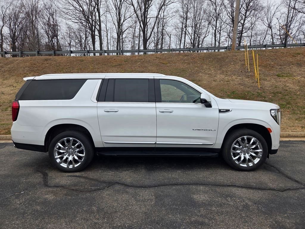 Used 2024 GMC Yukon XL Denali w/ Advanced Technology Package image 2