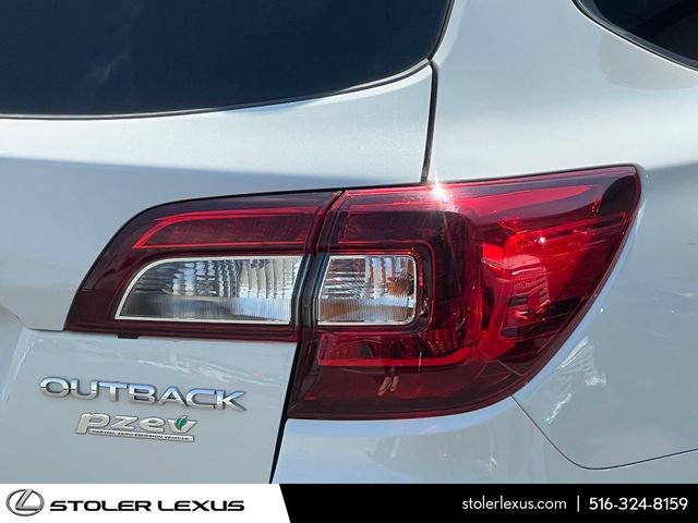 Used 2017 Subaru Outback 2.5i Touring AWD/4WD image 13