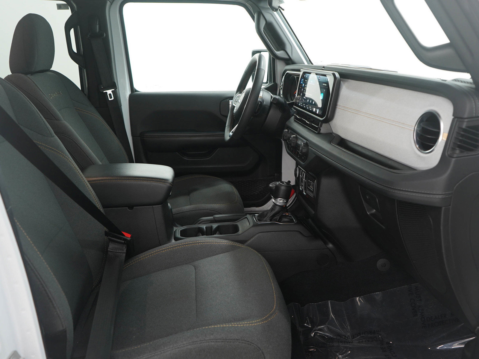 Used 2024 Jeep Wrangler Sahara image 12