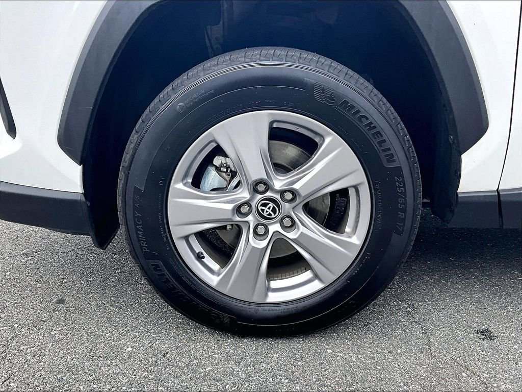 Used 2025 Toyota RAV4 XLE AWD/4WD image 7
