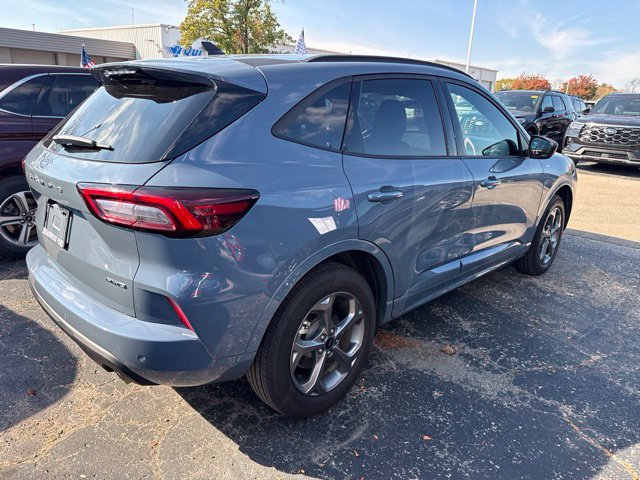 Used 2024 Ford Escape ST-Line w/ Tech Pack #1 AWD/4WD image 6