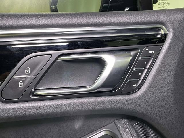 Certified 2025 Porsche Macan image 38
