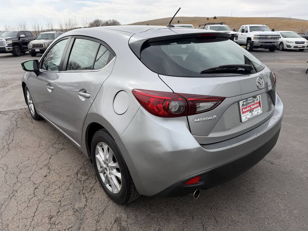 Used 2016 MAZDA MAZDA3 i Sport w/ Preferred Equipment Package FWD image 3