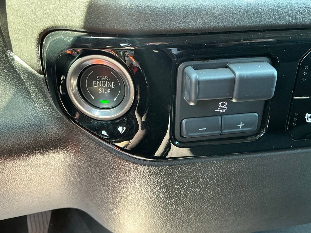 Used 2025 GMC Sierra 1500 Elevation image 36