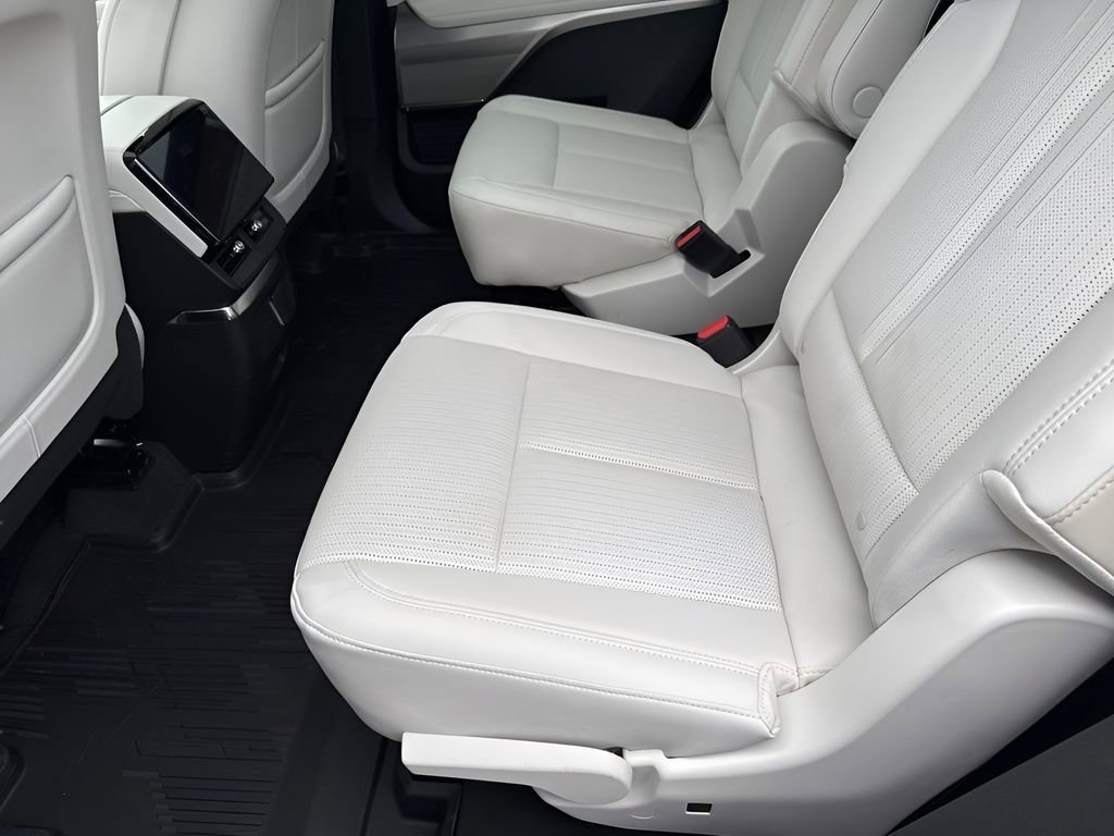 Used 2026 Cadillac Vistiq Luxury w/ LPO, Floor Liner Package image 44