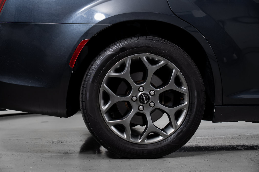Used 2015 Chrysler 300 S AWD/4WD image 7