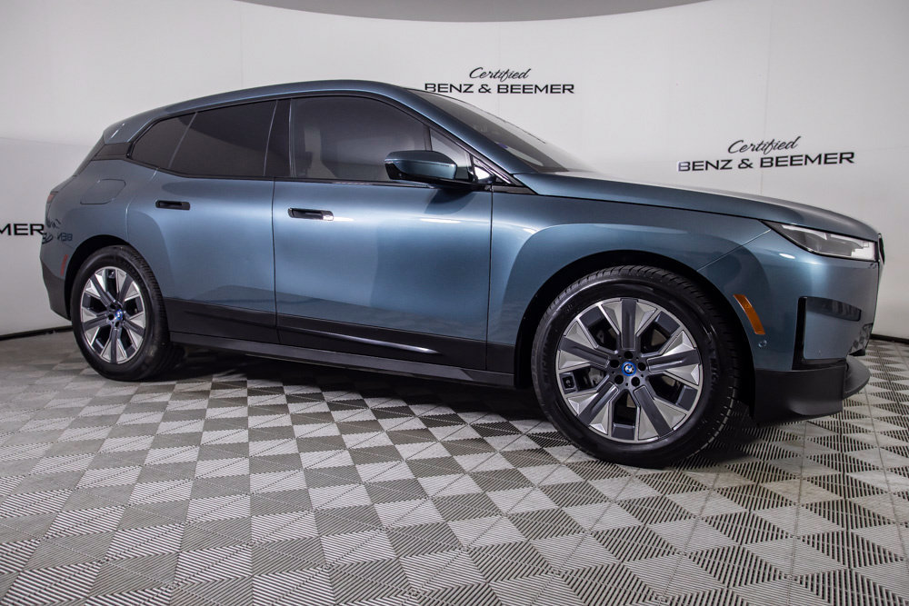 Used 2024 BMW iX xDrive50 w/ Premium Package AWD/4WD image 2