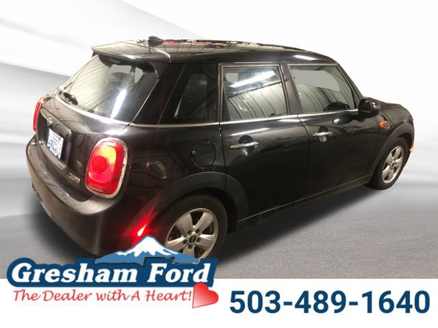 Used 2016 MINI Cooper 4-Door Hardtop image 6