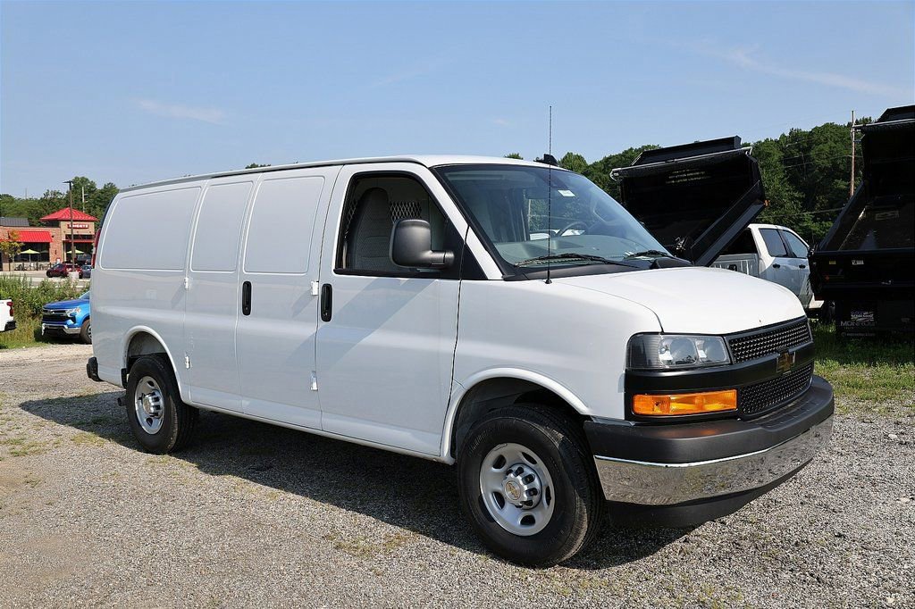 New 2025 Chevrolet Express 2500 w/ Driver Convenience Package RWD image 27