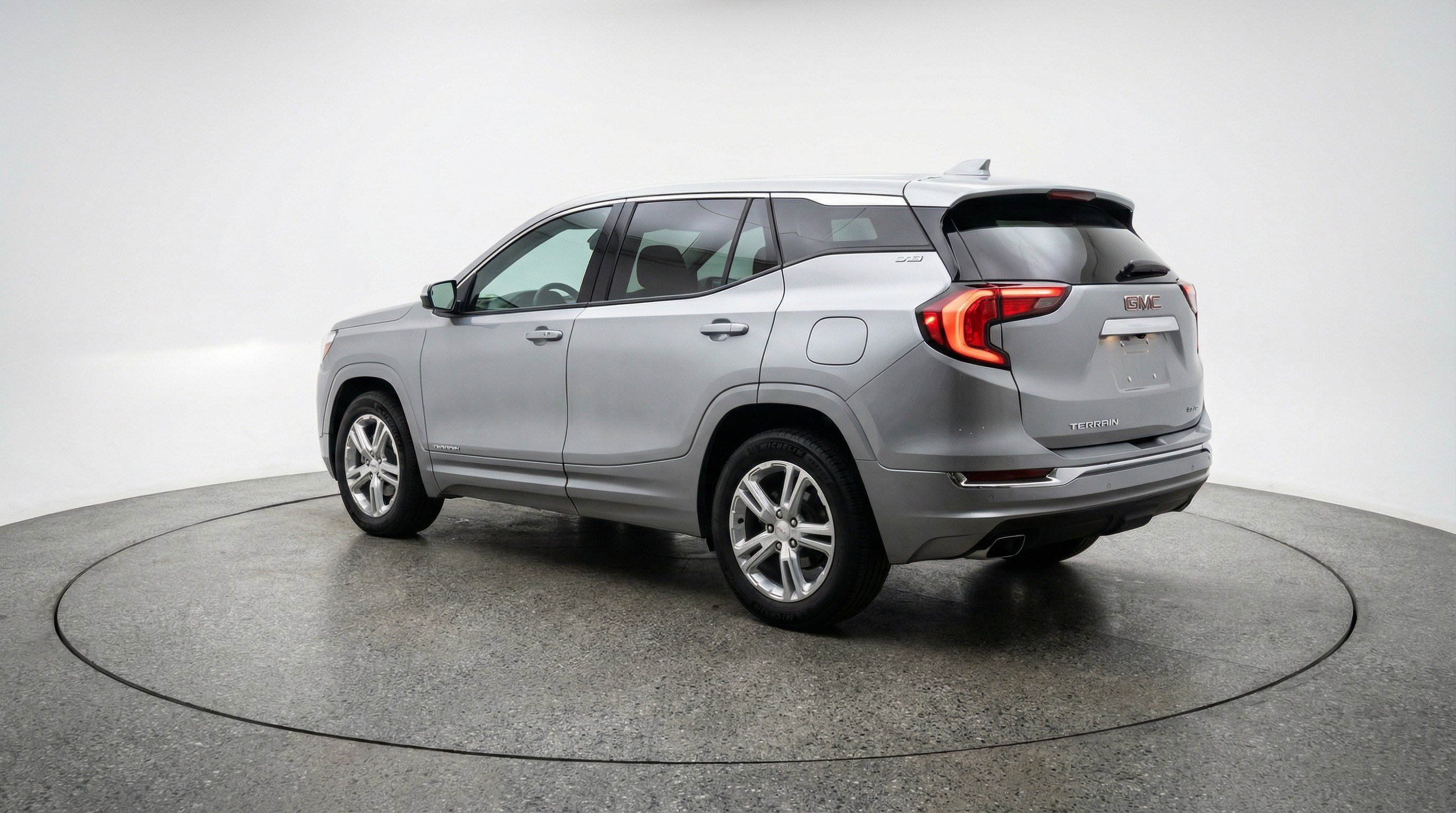 Used 2024 GMC Terrain SLE image 6