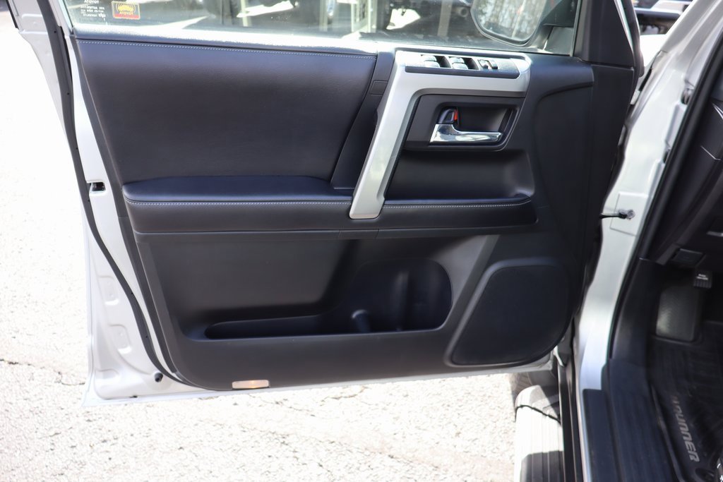 Used 2016 Toyota 4Runner SR5 image 27