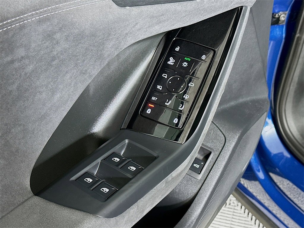 Used 2025 Audi SQ6 e-tron Premium Plus w/ Premium Plus image 17