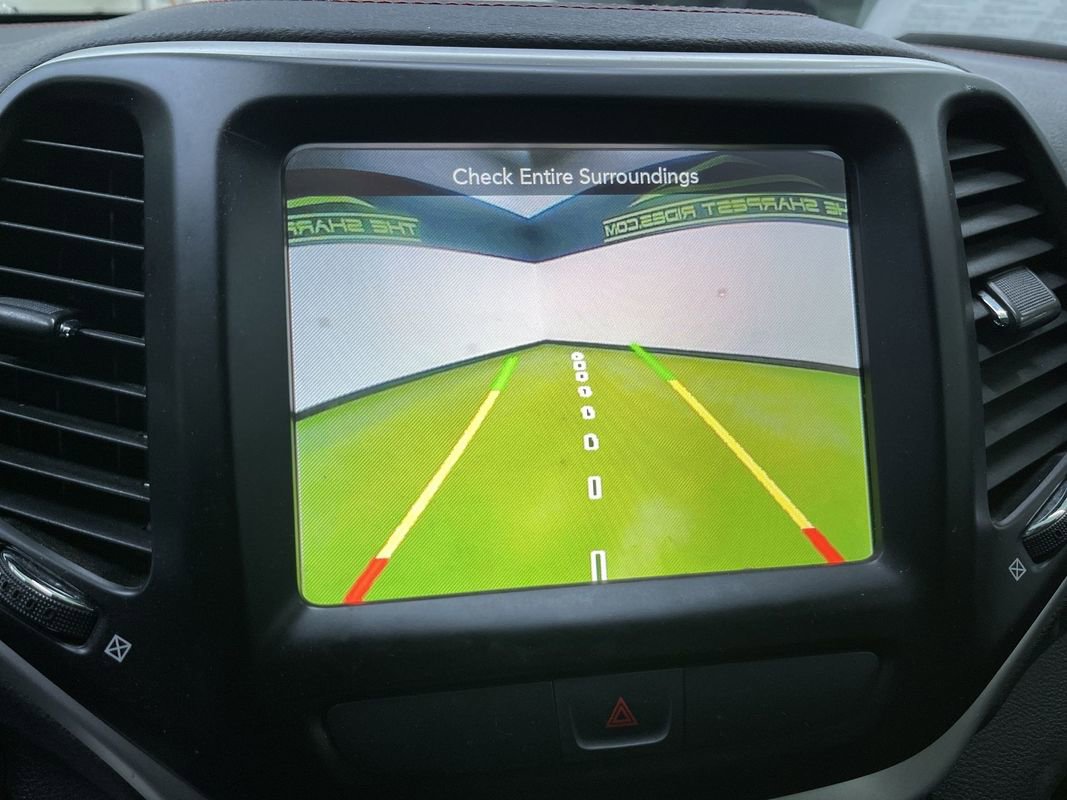 Used 2017 Jeep Cherokee Trailhawk image 23