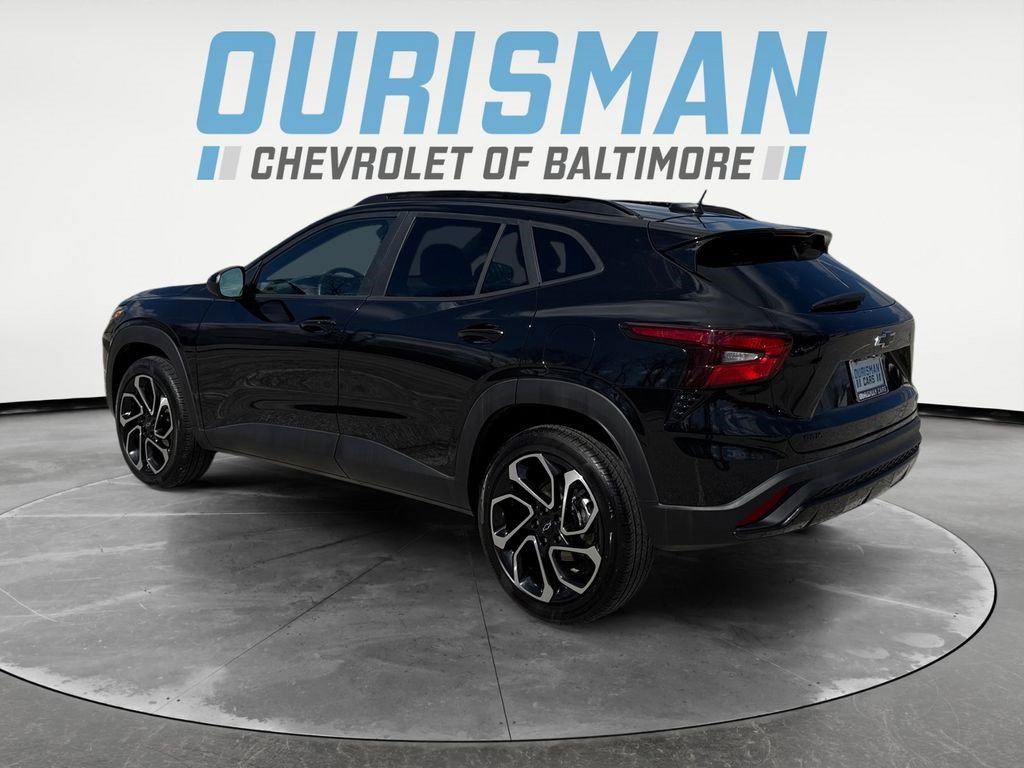 Certified 2025 Chevrolet Trax RS w/ Sunroof Package FWD image 4