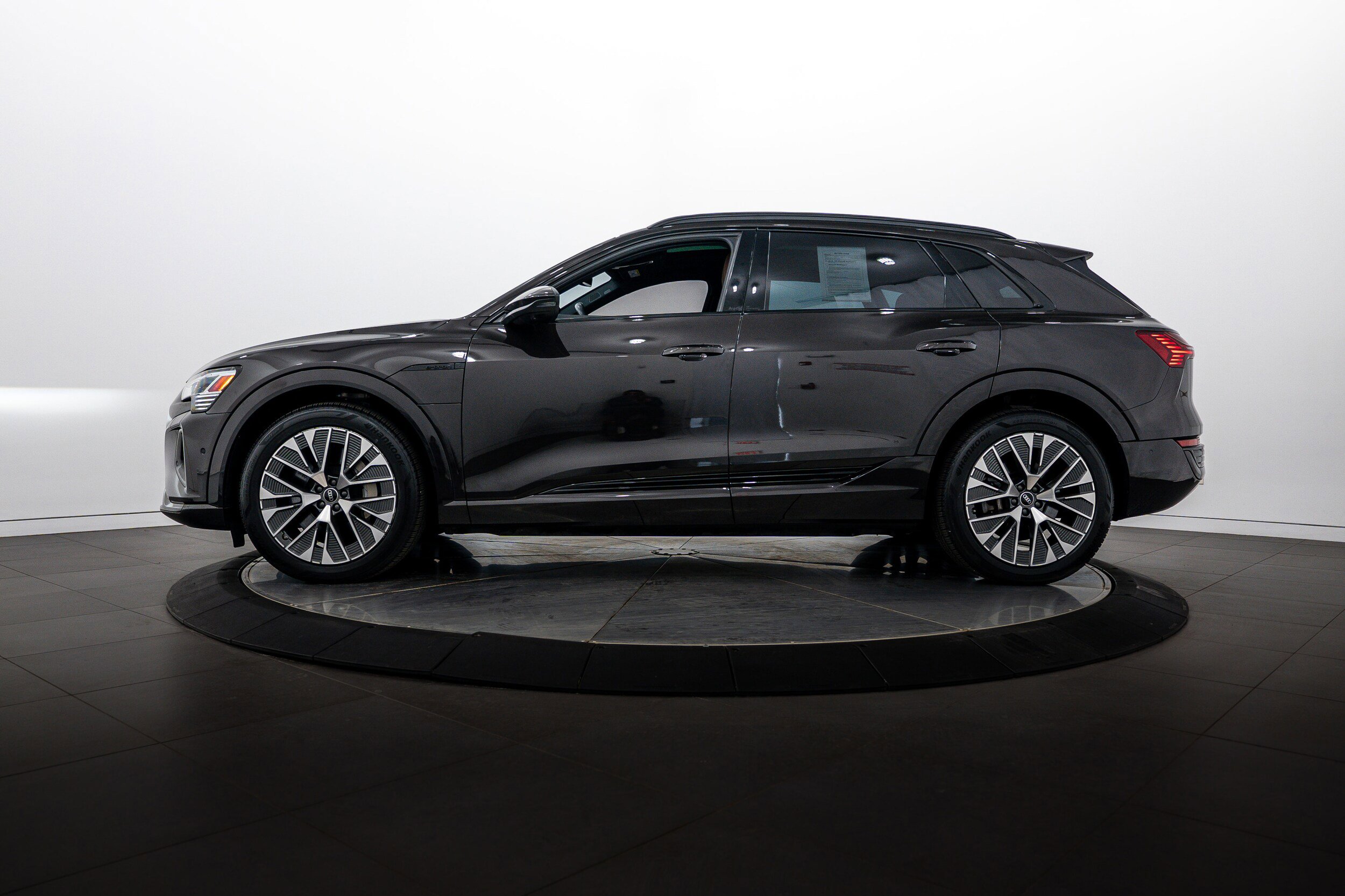 Certified 2024 Audi Q8 e-tron Premium Plus w/ Premium Plus Package AWD/4WD image 6