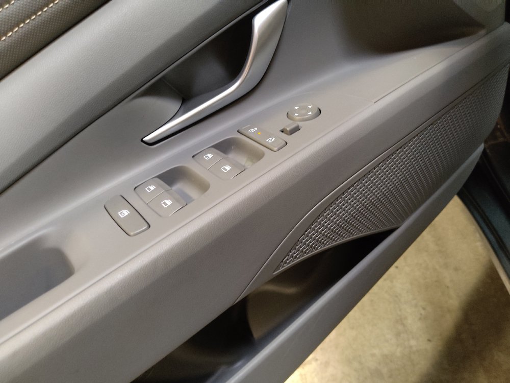 Used 2025 Hyundai Elantra SEL FWD image 27
