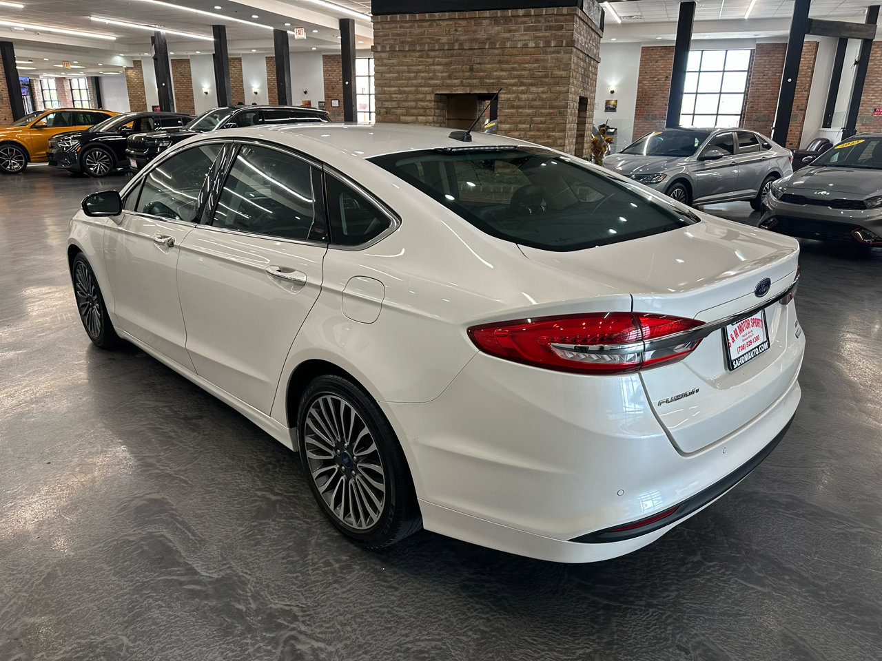 Used 2017 Ford Fusion SE w/ Fusion SE Technology Package image 7