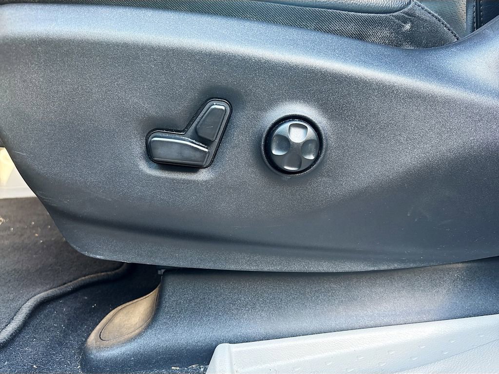 Used 2019 Chrysler Pacifica Touring-L image 39