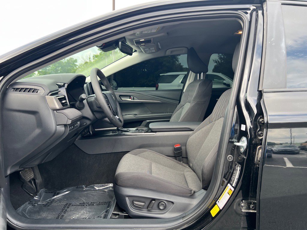 Used 2025 Toyota Camry LE image 17