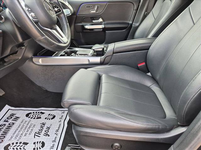 Used 2023 Mercedes-Benz GLB 250 4MATIC w/ Premium Package image 15