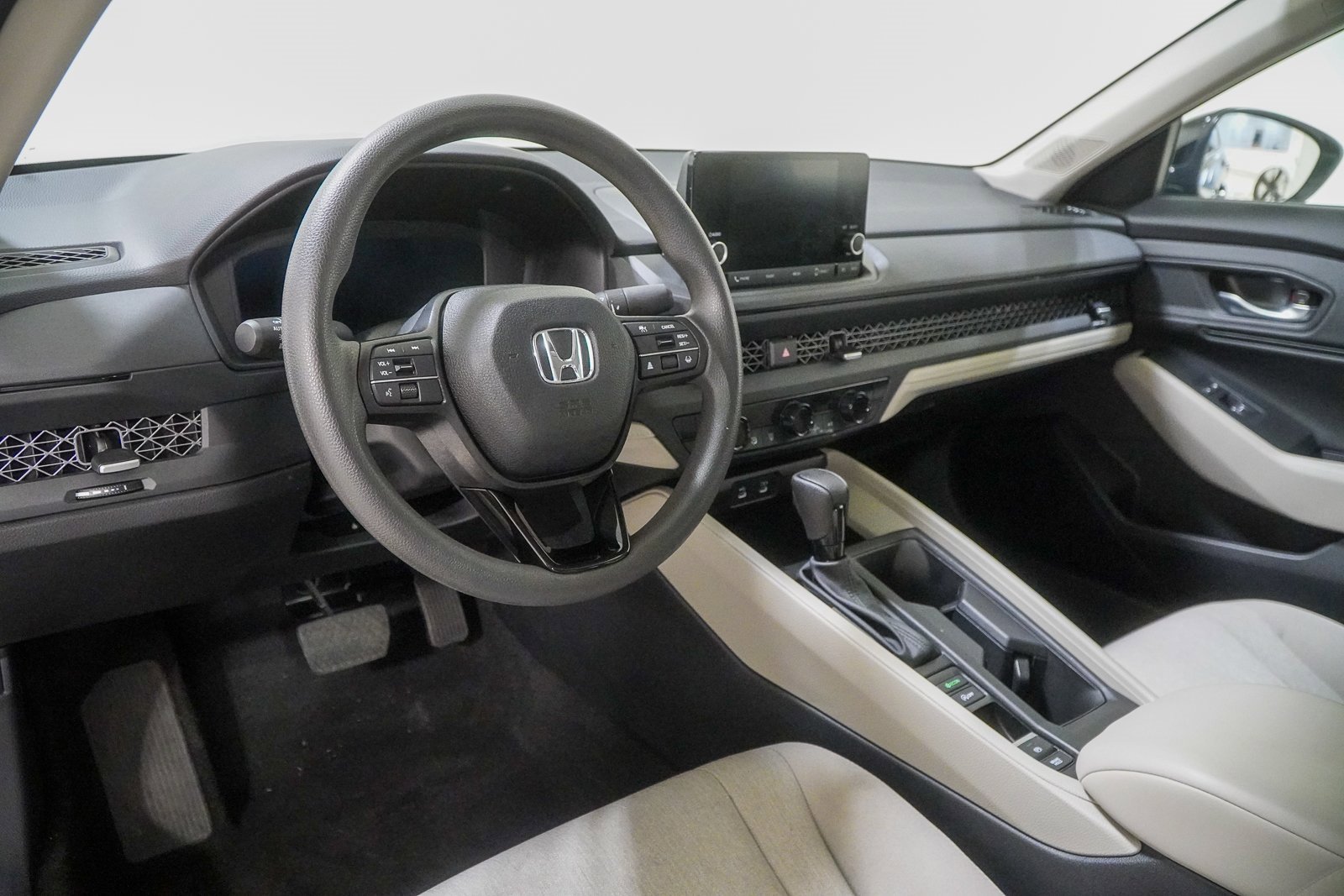 Certified 2025 Honda Accord SE image 19
